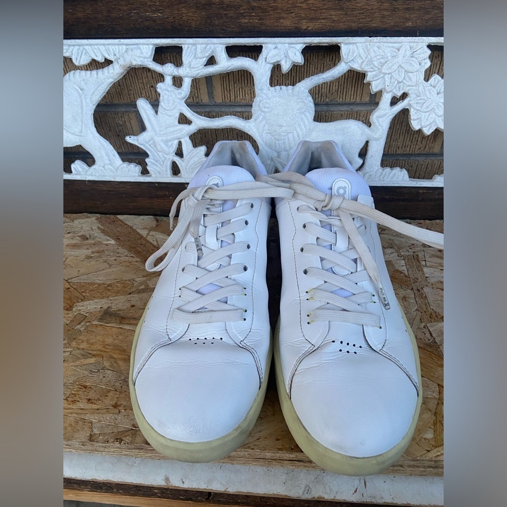 On cloud shoes - Picture 2 of 9